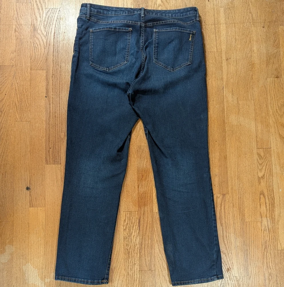 🌟 Vintage America Straight-Up Jeans | Size 16/33 | Timeless Dark Wash Classic - Picture 6 of 10